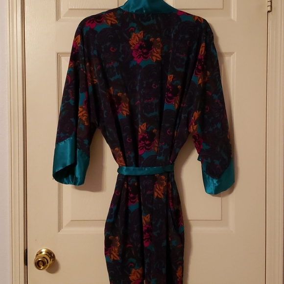 Victoria's Secret Robe - Picture 2 of 3